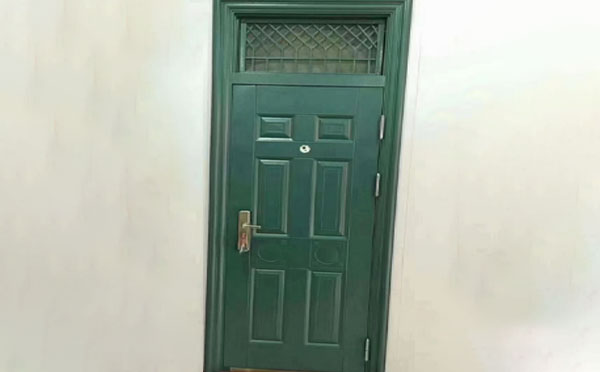 伊宁市学校教室门