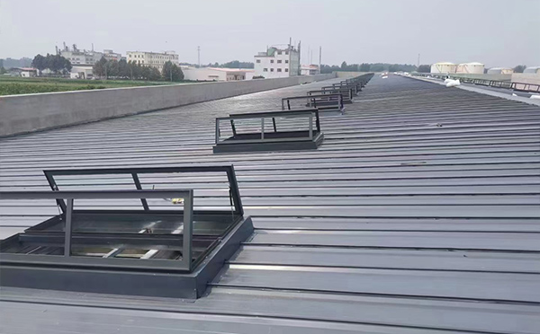 某中学室内体育馆伊宁市排烟窗改造项目