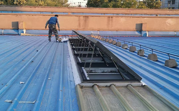 某区域性物流仓储中心伊宁市排烟窗系统安装项目