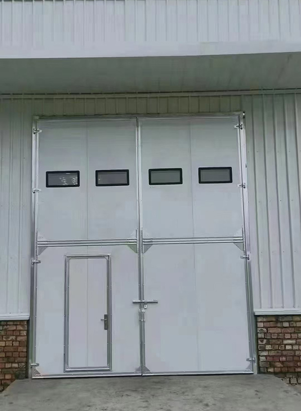 伊宁市工业门在设备装配车间出入口的实施记录