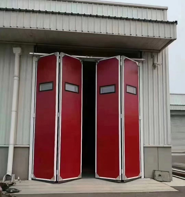 伊宁市工业折叠门在大型装配车间出入口的应用实例