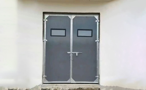 伊宁市工业门在高温作业区域的运行表现